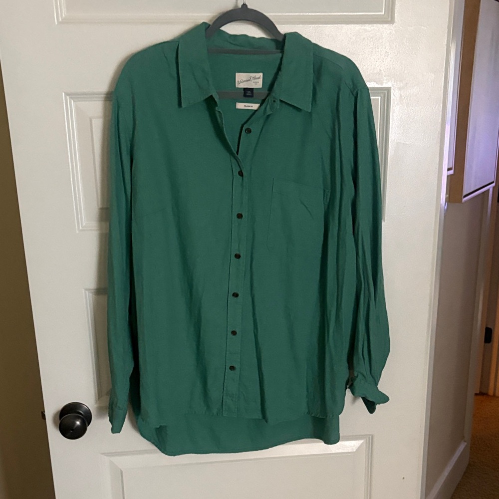 Universal Thread Green Casual Button-Down Shirt